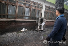 학교 안까지 들어온 산불
