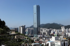 끝내주는 전망 120억짜리 부산국제금융센터 꼭대기 5년째 텅텅
