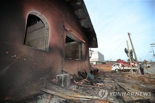화재의 아픔 딛고 다시 일어서는 사람들