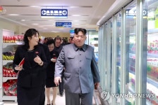 김정은, 리모델링 끝낸 평양 대성백화점 시찰