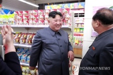 김정은, 리모델링 끝낸 평양 대성백화점 시찰