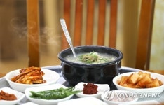 [음식기행] 진한 사투리에 양념 팍팍…소울푸드 밀양 돼지국밥