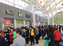 새 단장 전남 완도 5일 시장 재개장