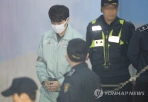 선고공판 출석하는 손승원씨