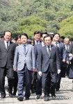 김구 선생 묘역 찾은 이해찬 대표
