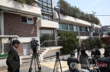 경찰, 승리 횡령의혹 관련 전원산업 압수수색