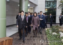 새만금 33센터 둘러보는 조명래 장관