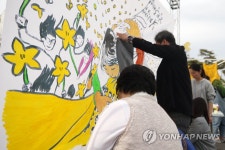 5·18광장에 걸린 시민참여 걸개 그림