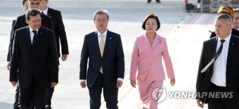 문 대통령, 투르크메니스탄 도착