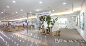 티월드 인천지점, 1호 청년갤러리로 새 단장