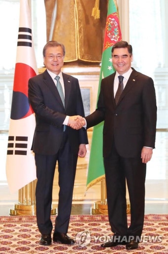 악수하는 한-투르크메니스탄 대통령