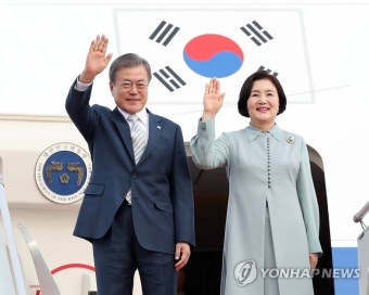 우즈베키스탄 도착한 문 대통령