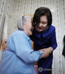 김정숙 여사 아리랑 요양원 방문