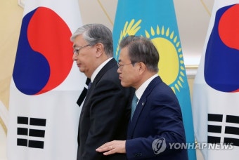 공동 기자회견 마친 한-카자흐 정상