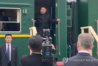 김정은, 전용열차로 러 하산역 도착…환영행사 후 다시 블라디行(종합2보)