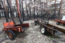 잠시 쉬는 농기구들
