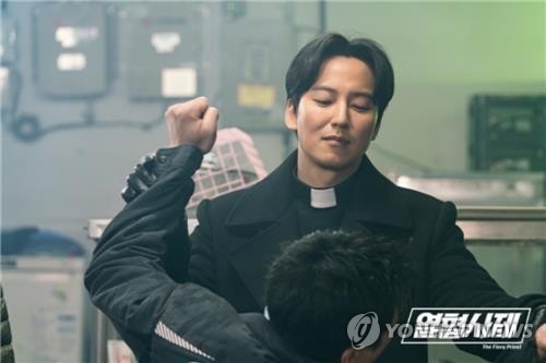 김남길, SBS 열혈사제2 제작발표회 참석 포즈 선보여 액션 물결