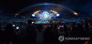 3만명 팬 하나됐다 세계수영대회 성공기원 콘서트 성황