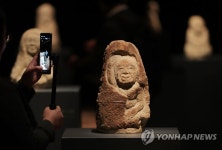 순박한 표정의 나한상