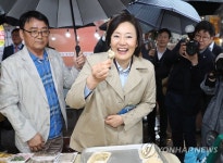 대구 신매시장 찾은 박영선 장관