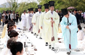 김경수 지사, 노무현 전 대통령 추모 헌다례 참석