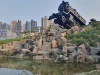 [르포] 기적소리 멈춘 기찻길이 도심숲으로…포항시민 철길로 나들이