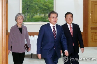 문 대통령, 신임대사 신임장 수여