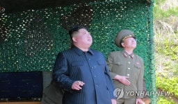 북한 TV,  화력타격 훈련 사진 공개