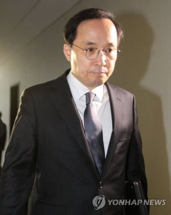 정보위원장실 들어서는 김상균 국가정보원 2차장