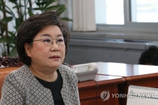 브리핑 하는 이혜훈 정보위원장