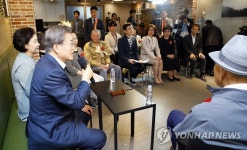 치매안심센터 방문한 문 대통령