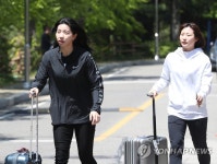 NFC 들어서는 강가애, 지선미