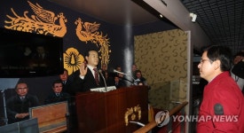 황교안 대표, 김영삼대통령기록전시관 방문