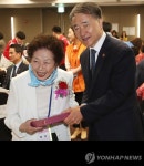 박능후 장관 어르신 건강하세요