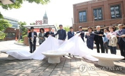 오월걸상 제막식