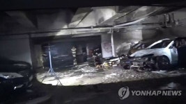 성동구 아파트 지하주차장 화재…차 3대 불타고 1명 병원 이송