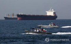 '화약고' 호르무즈 해협 인근서 상선 4척 '사보타주' 피해