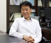 [인터뷰] "지방국립대 무상교육, 지역 살리는 길" 김한성 부산대교수회장