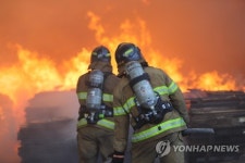 첫 포스코 의인상에 강원산불 진압 소방관 3명 선정