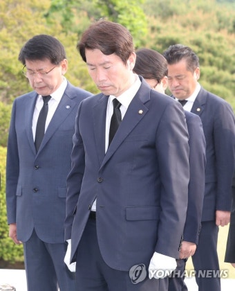 현충원 찾은 이인영 원내대표