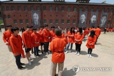 서울 역사 올레길 참가한 언북중학교 학생들