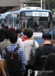 노사 협상 타결로 정상 운행하는 버스