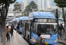 노사 협상 타결로 정상 운행하는 버스
