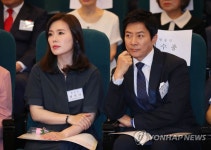 세계부부의 날 국회기념식 참석한 최수종-하희라 부부