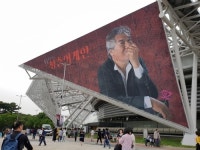 신비주의 아입니다!…장년의 청춘 돌려준 화끈한 나훈아