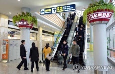 리모델링 마치고 개장한 평양 대성백화점