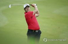 아이언 샷 날리는 함정우