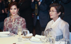 한 자리에 앉은 김숙희 여사와 메리 왕세자비