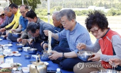 새참 먹는 문 대통령