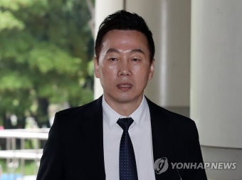 첫 재판 출석하는 정봉주 전 의원
